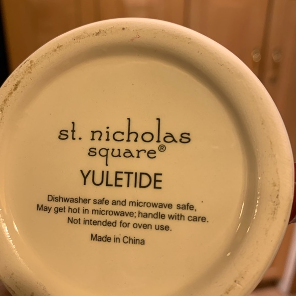 NWOT St Nicholas Square Yuletide Covered Mug - Picture 6 of 6